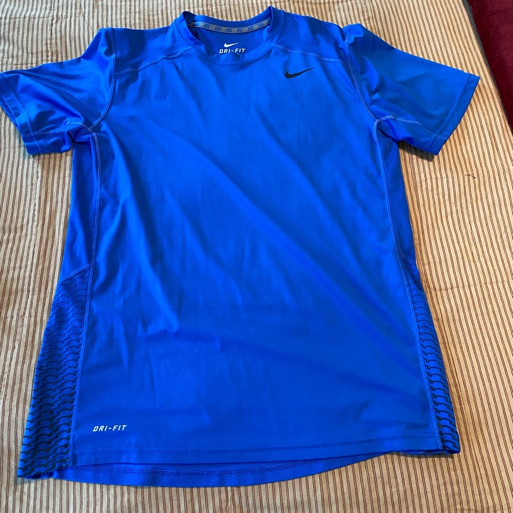 Nike Dri Fit Mens Large Blue short sleeve. Excellent condition.